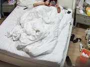 公寓酒店超经典长视频 带玩具和情趣内衣来开房 趁男友在睡觉 自觉换上 口醒男友 还在上面自己动5